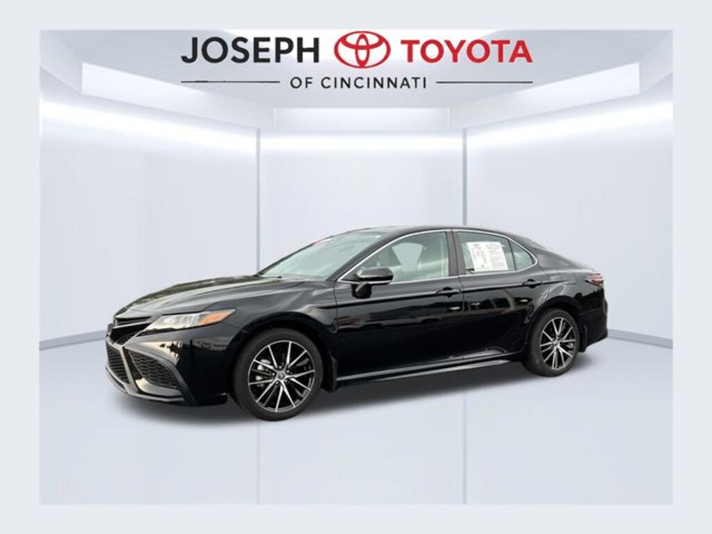Used 2023 Toyota Camry SE Sedan
