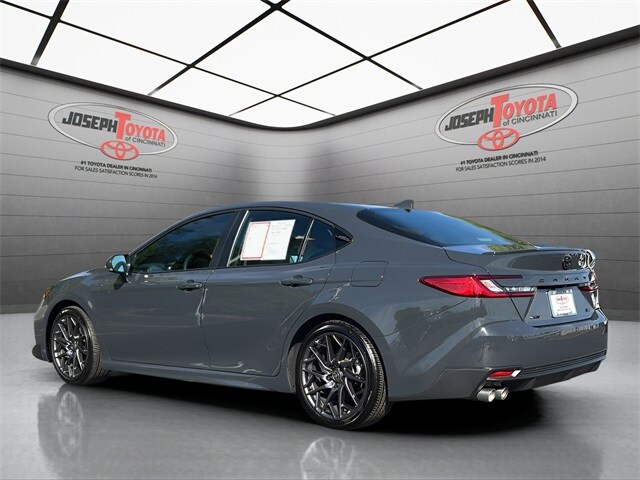 2025 Toyota Camry SE photo 3