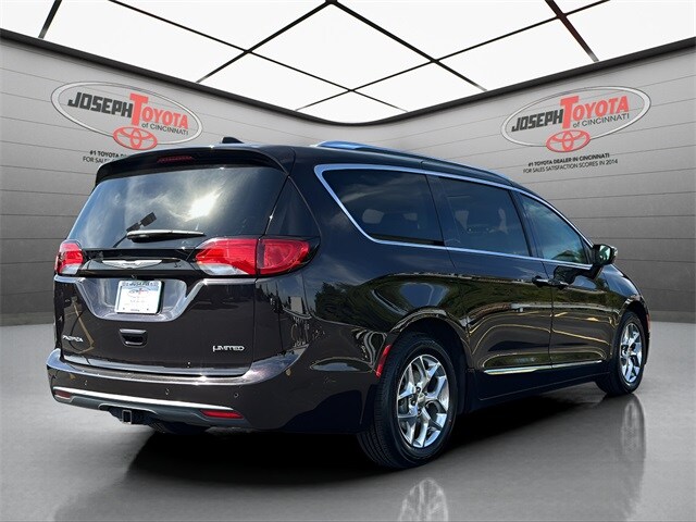 2019 Chrysler Pacifica Limited photo 3