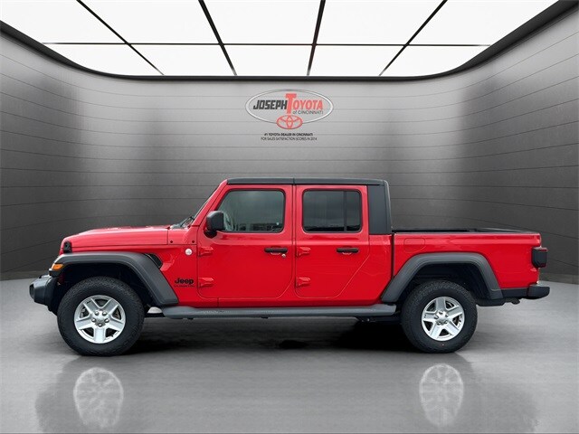 2020 Jeep Gladiator Sport photo 2