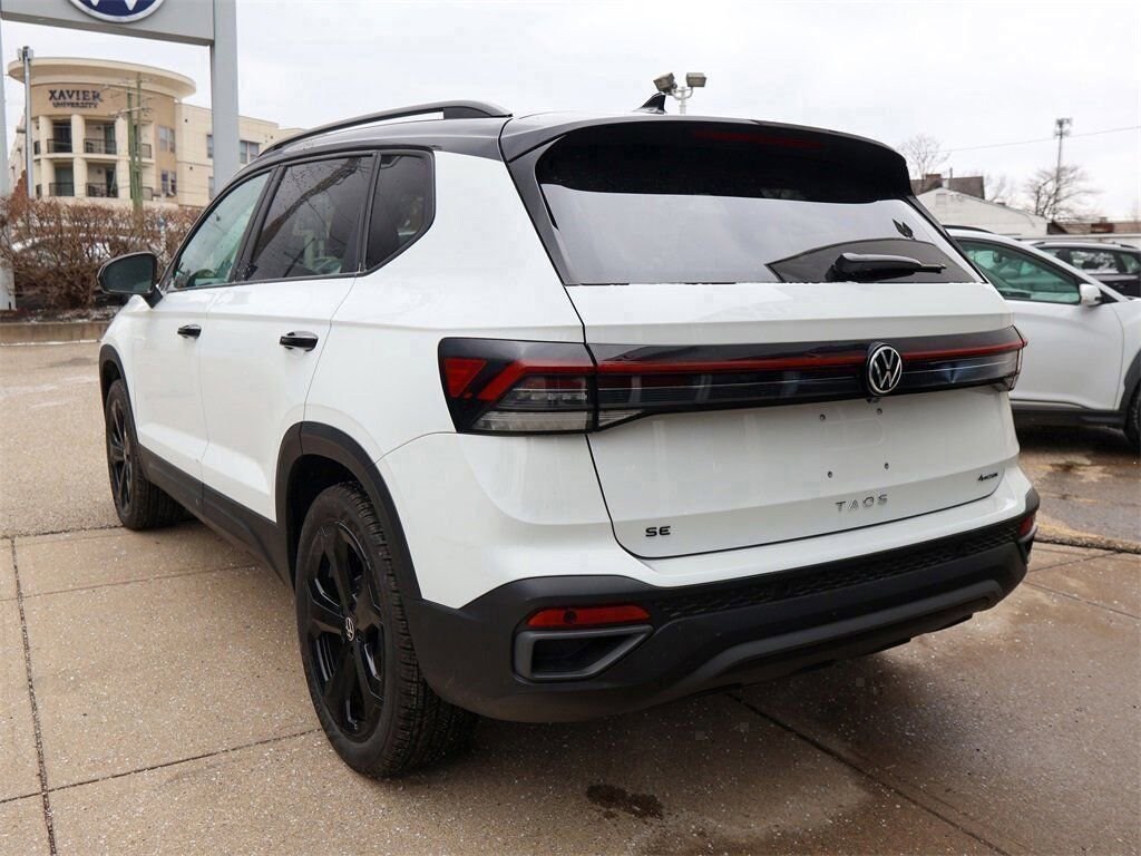 New 2026 Volkswagen Taos 1.5T SE Black SUV