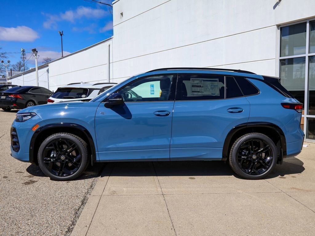 New 2026 Volkswagen Tiguan 2.0T SE R-Line Black SUV