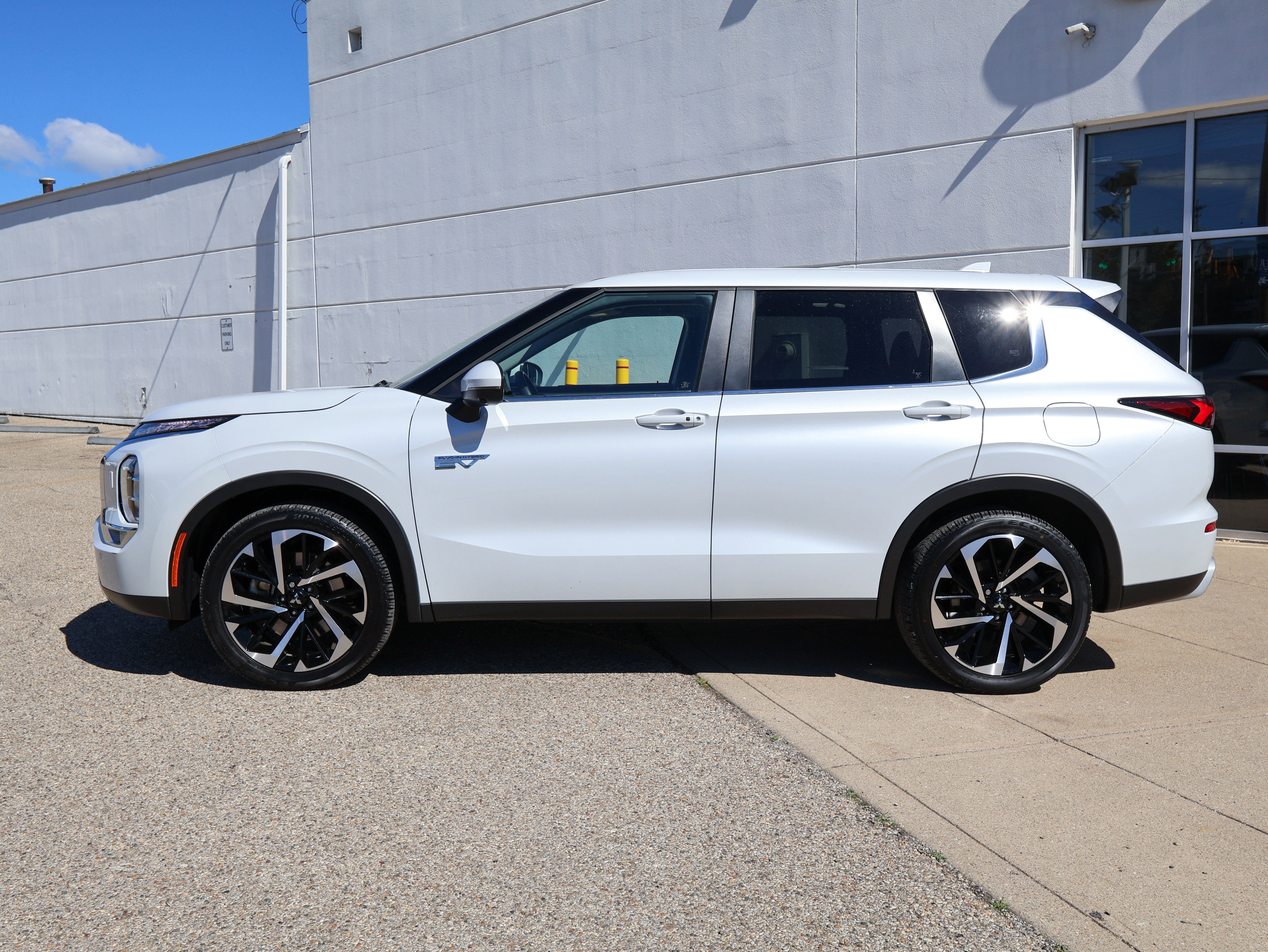 Used 2025 Mitsubishi Outlander PHEV SE SUV