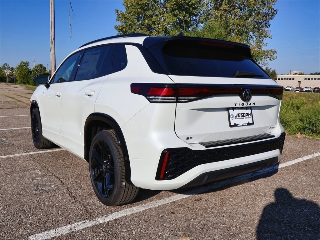 New 2025 Volkswagen Tiguan 2.0T SE R-Line Black SUV