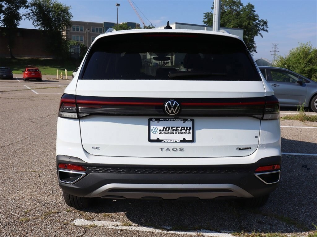 New 2025 Volkswagen Taos 1.5T SE SUV