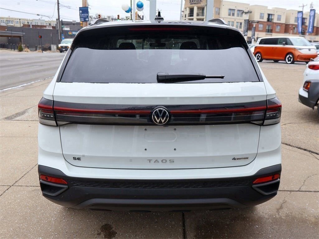 New 2026 Volkswagen Taos 1.5T SE Black SUV