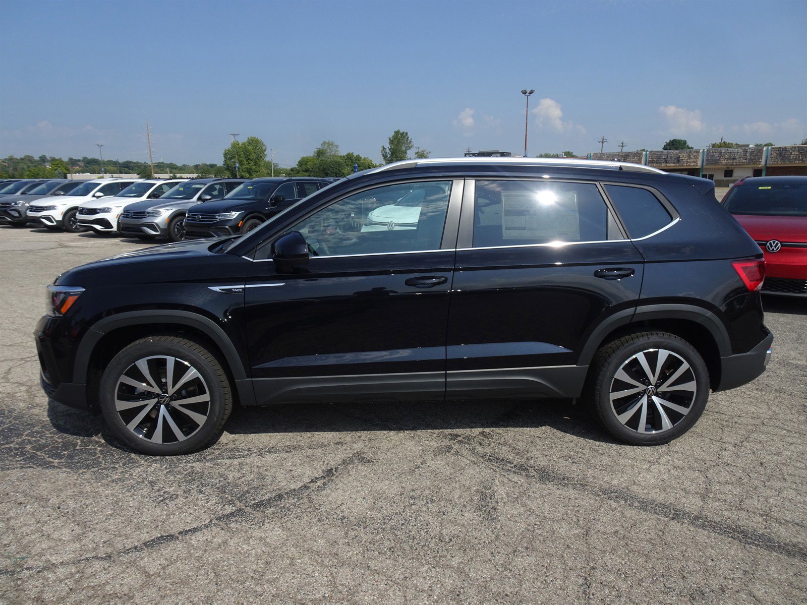 2024 Volkswagen Taos SE photo 2