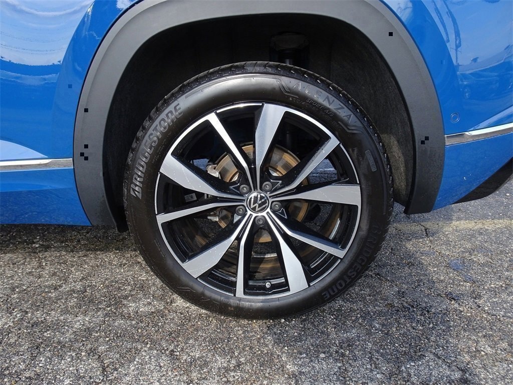 New 2025 Volkswagen Atlas Cross Sport 2.0T SEL Premium R-Line SUV