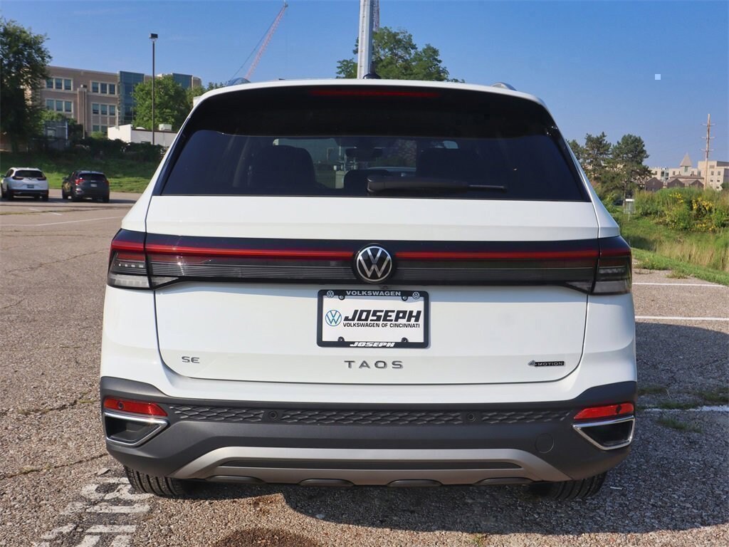 New 2025 Volkswagen Taos 1.5T SE SUV