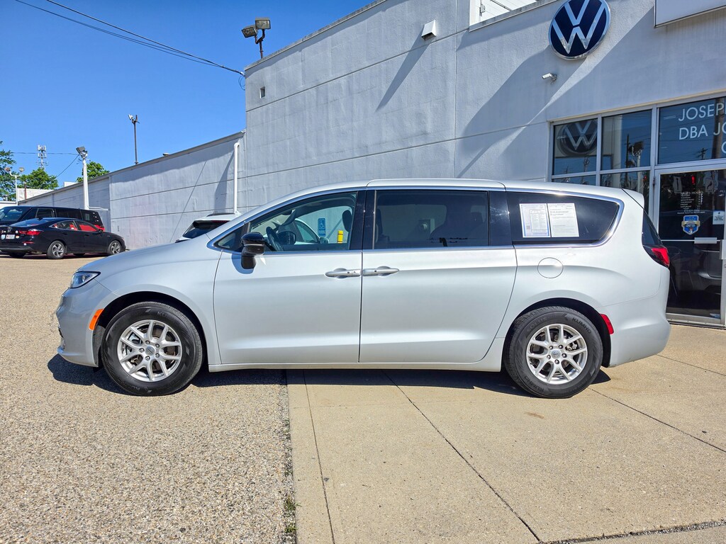 Used 2024 Chrysler Pacifica Touring L Van Passenger Van