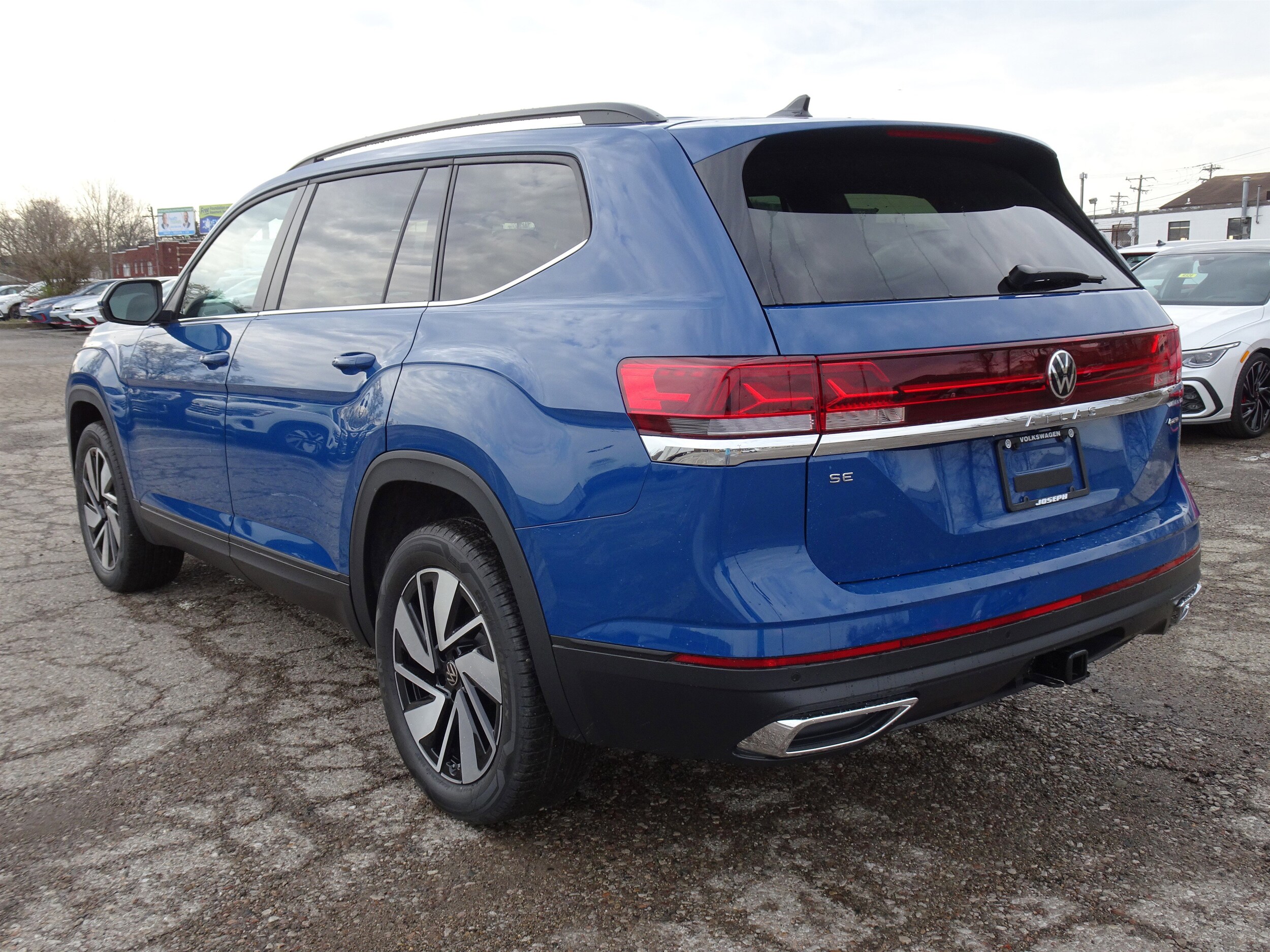 2025 Volkswagen Atlas SE Technology photo 3
