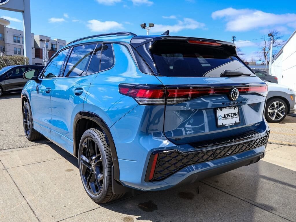 New 2026 Volkswagen Tiguan 2.0T SE R-Line Black SUV