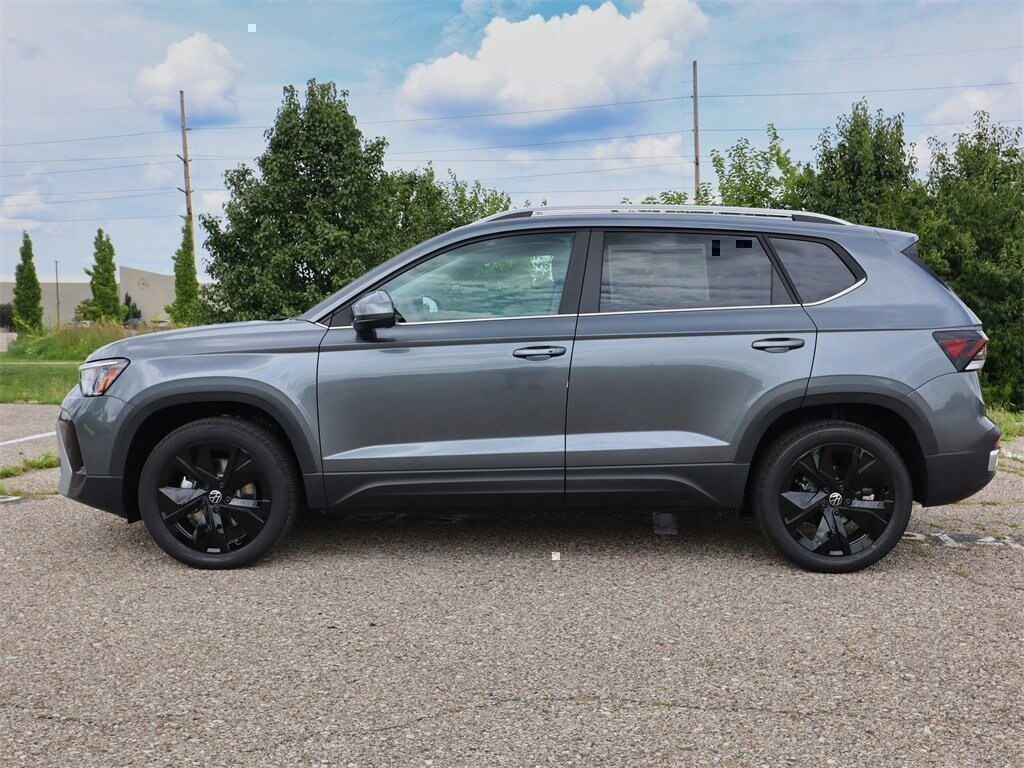 New 2025 Volkswagen Taos 1.5T SE SUV