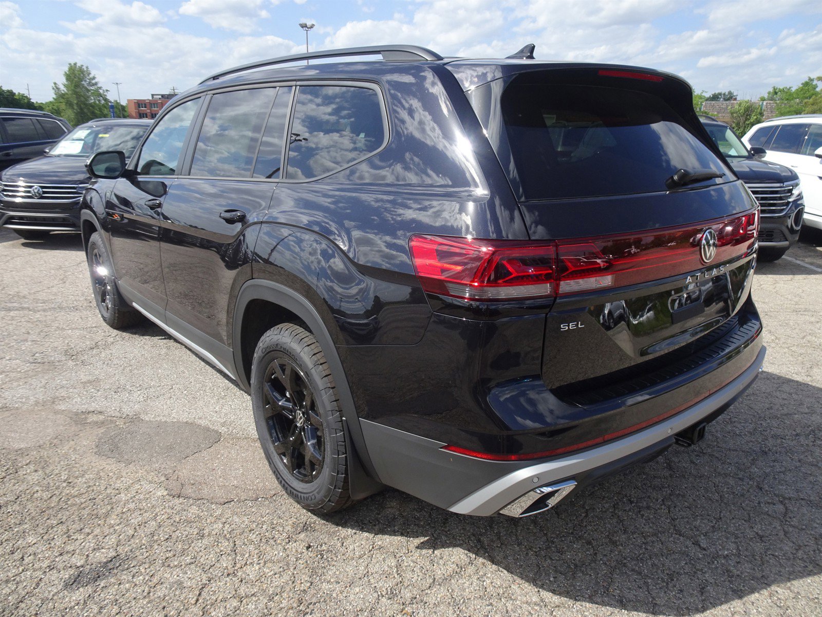 2024 Volkswagen Atlas Peak Edition SEL photo 4