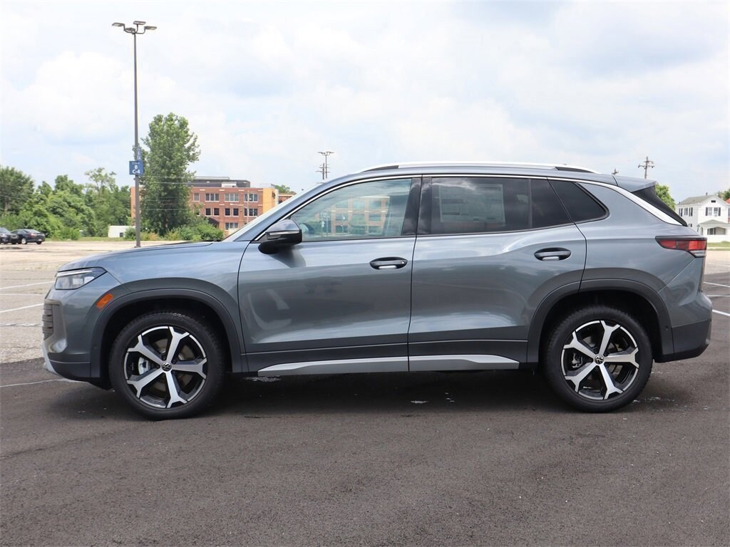 New 2025 Volkswagen Tiguan 2.0T SE SUV