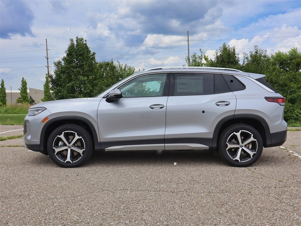New 2025 Volkswagen Tiguan 2.0T SE SUV