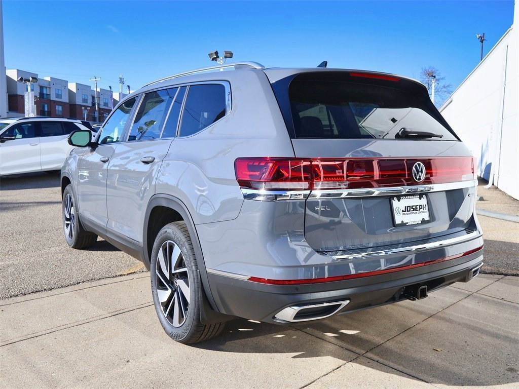 2026 Volkswagen Atlas SEL photo 2