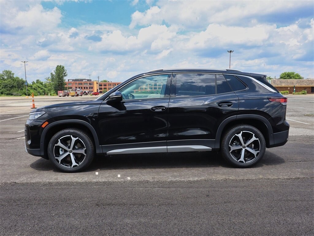 New 2025 Volkswagen Tiguan 2.0T SE SUV