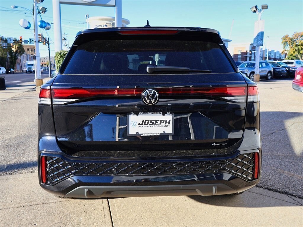 New 2026 Volkswagen Tiguan SE R-Line Black SE R-Line Black 2.0T 4MOTION