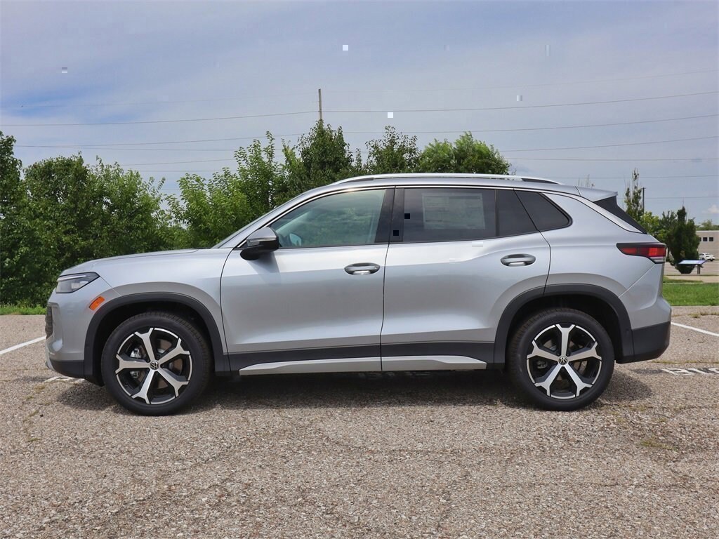 New 2025 Volkswagen Tiguan 2.0T SE SUV