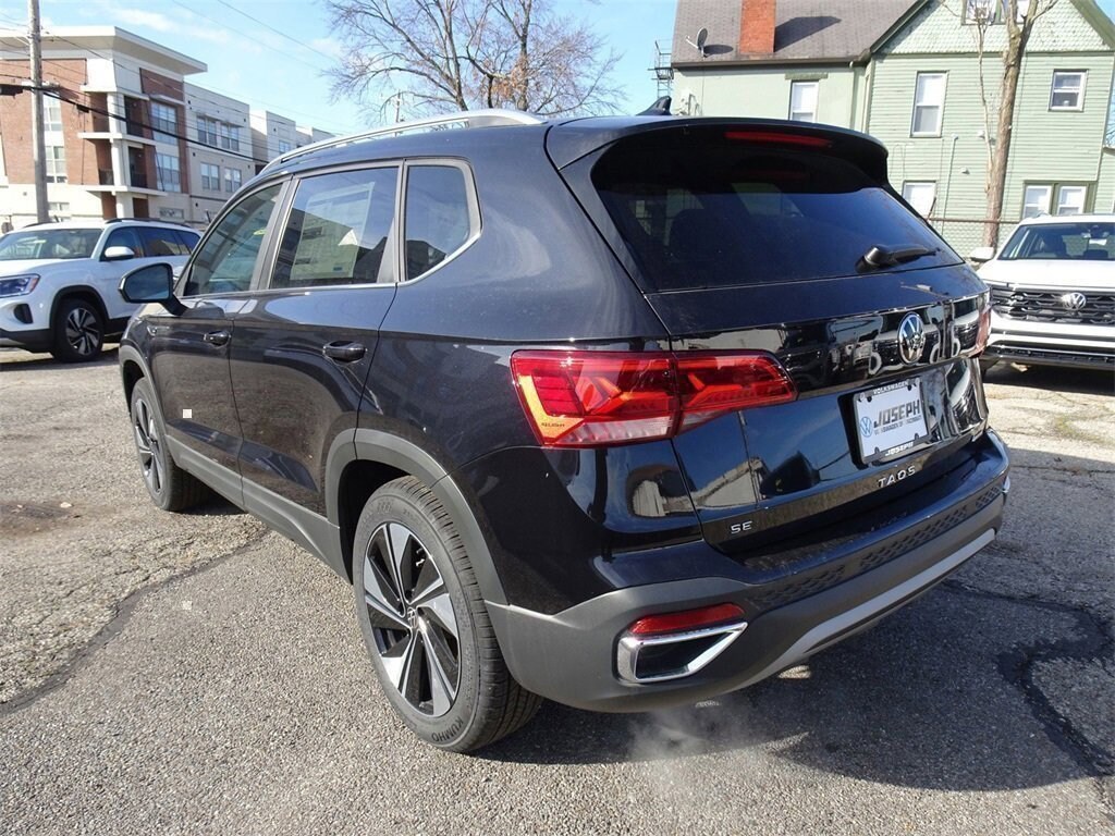 New 2024 Volkswagen Taos 1.5T SE SUV