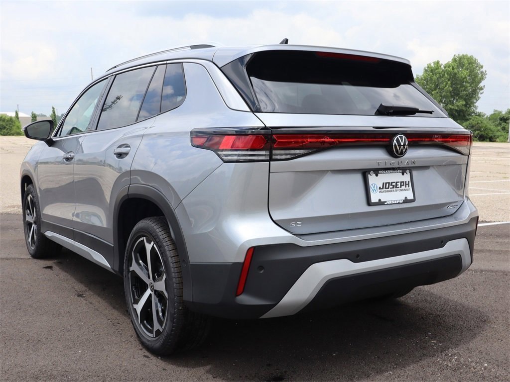 2025 Volkswagen Tiguan SE photo 3