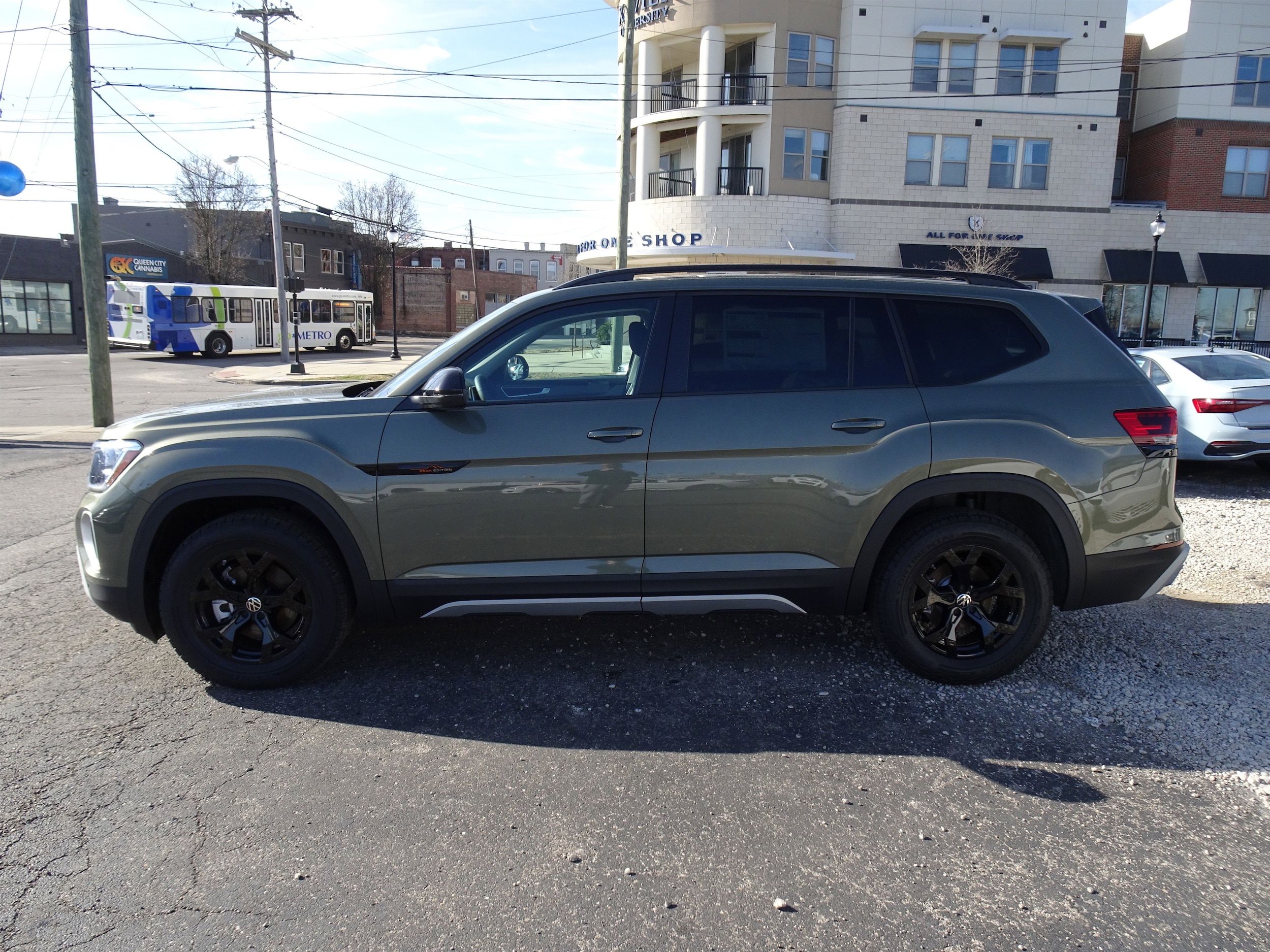 2025 Volkswagen Atlas Peak Edition photo 2