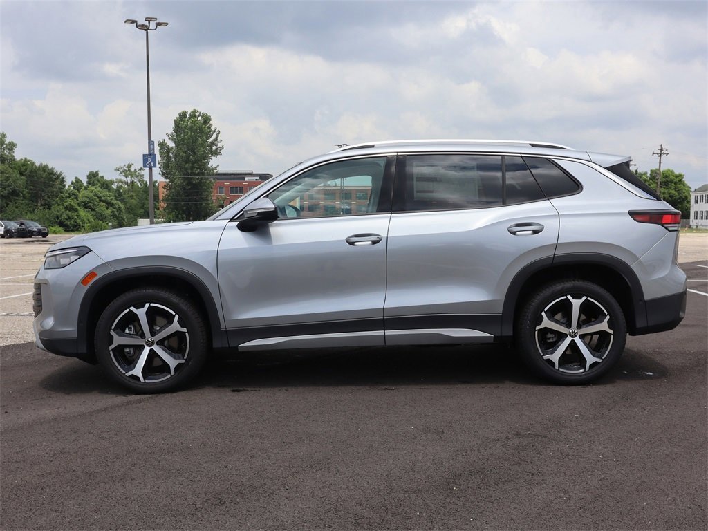 2025 Volkswagen Tiguan SE photo 2