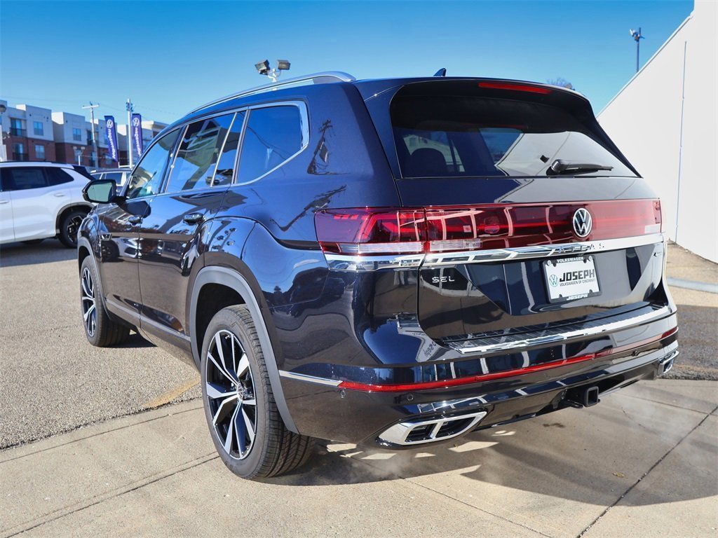 2026 Volkswagen Atlas SEL Premium R-Line photo 2