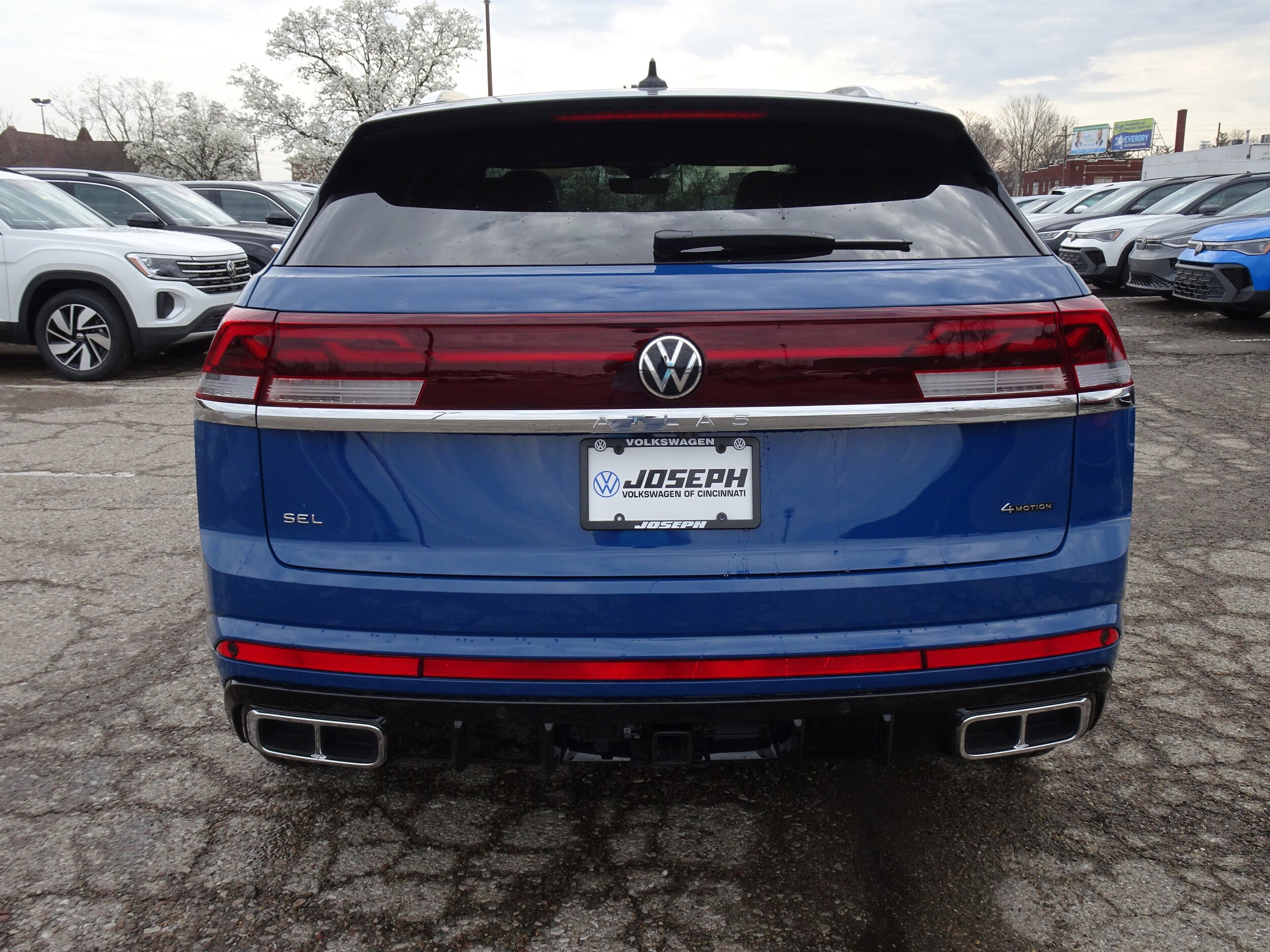 2025 Volkswagen Atlas Cross Sport SEL Premium R-Line photo 4
