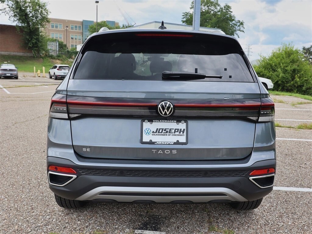 New 2025 Volkswagen Taos 1.5T SE SUV