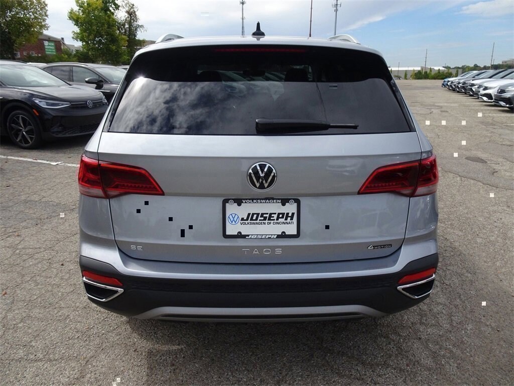 New 2024 Volkswagen Taos 1.5T SE SUV