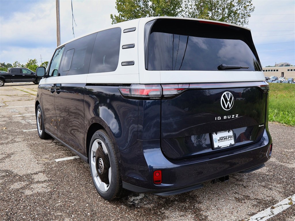 2025 Volkswagen ID. Buzz Pro Plus photo 2
