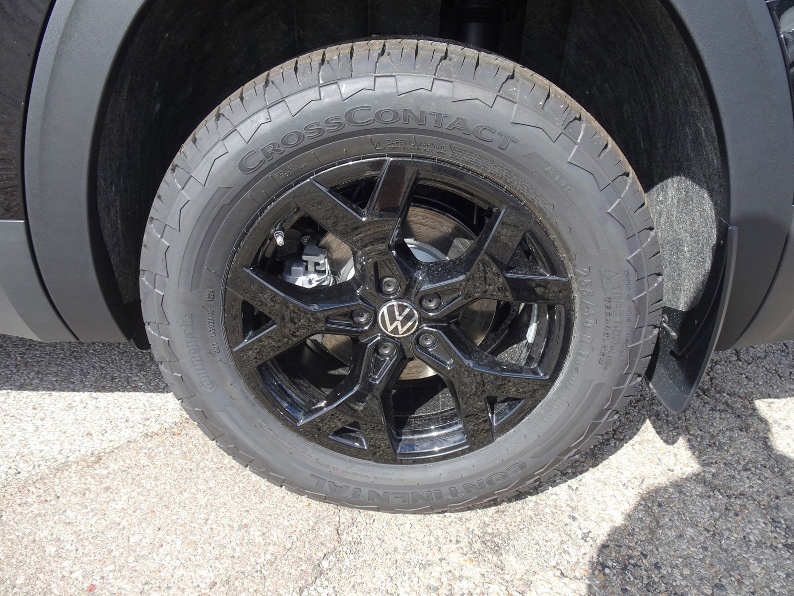 2024 Volkswagen Atlas Peak Edition SEL photo 3