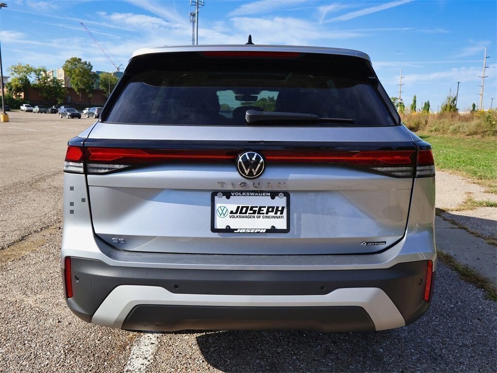 New 2025 Volkswagen Tiguan 2.0T SE SUV
