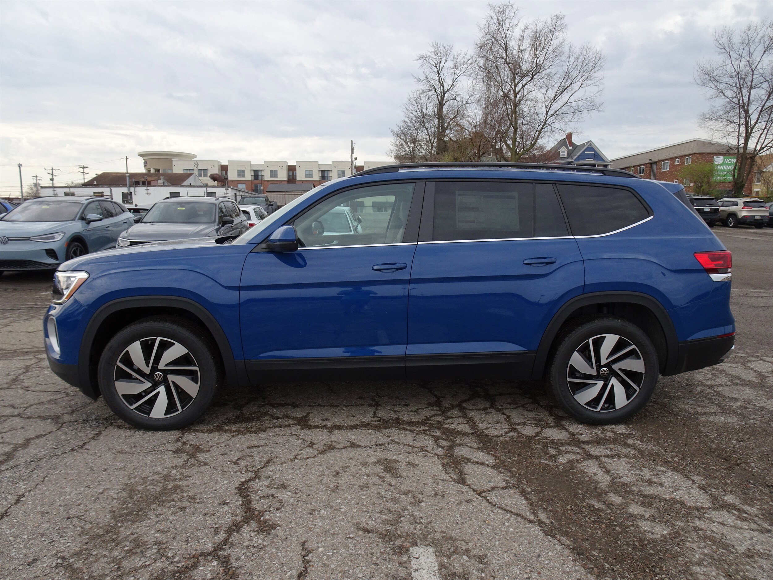 2025 Volkswagen Atlas SE Technology photo 2