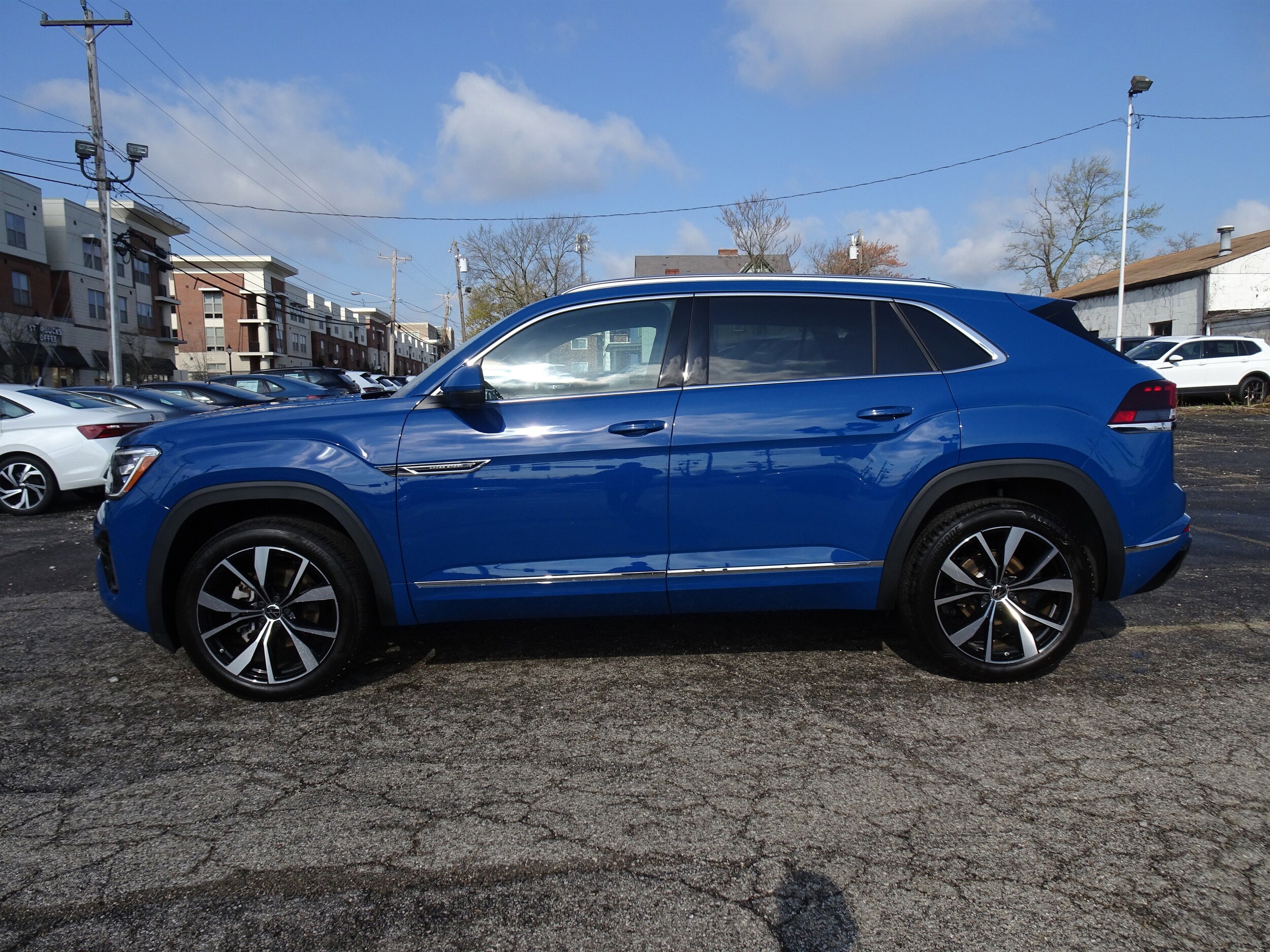 2025 Volkswagen Atlas Cross Sport SEL Premium R-Line photo 2