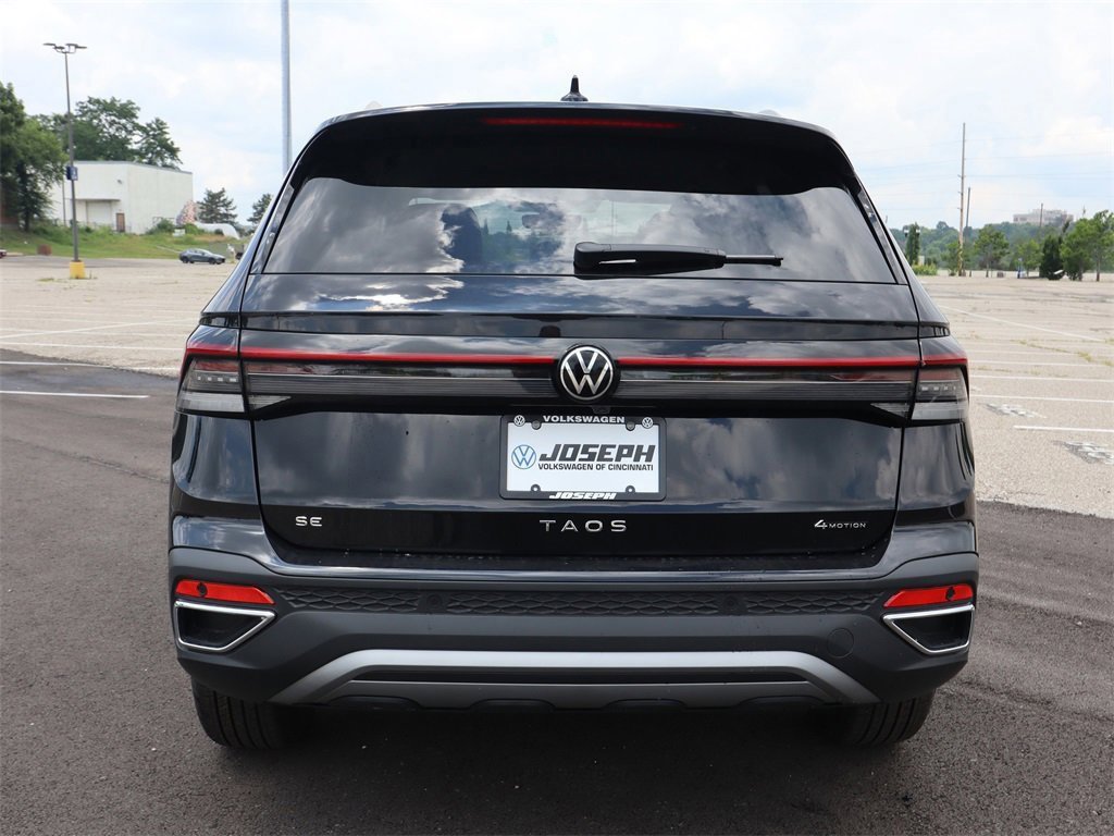 2025 Volkswagen Taos SE photo 4