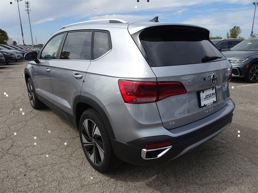 New 2024 Volkswagen Taos 1.5T SE SUV