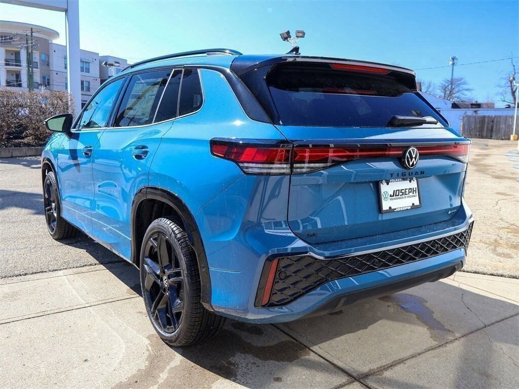New 2026 Volkswagen Tiguan 2.0T SE R-Line Black SUV