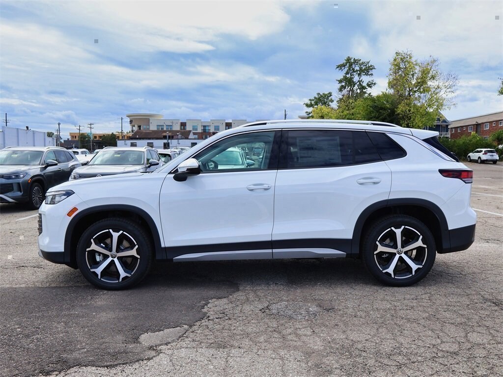 New 2025 Volkswagen Tiguan 2.0T SE SUV