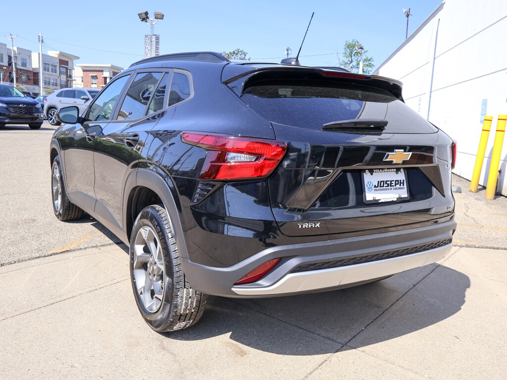 Used 2024 Chevrolet Trax LT SUV