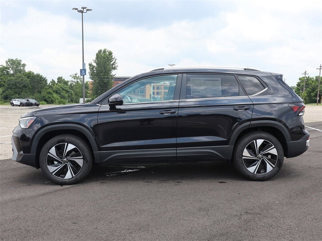 New 2025 Volkswagen Taos 1.5T SE SUV