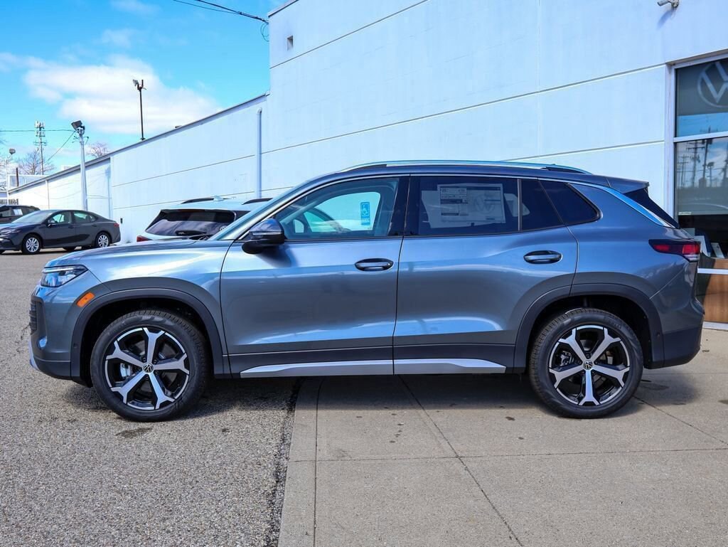 New 2026 Volkswagen Tiguan 2.0T SE SUV