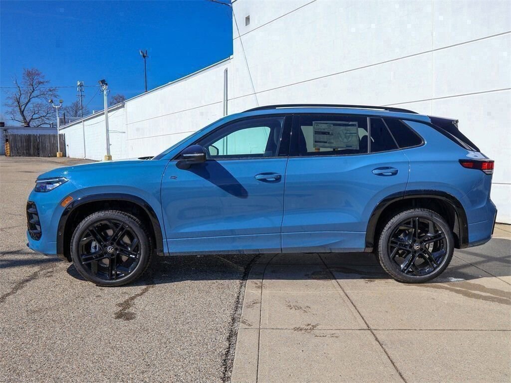 New 2026 Volkswagen Tiguan 2.0T SE R-Line Black SUV