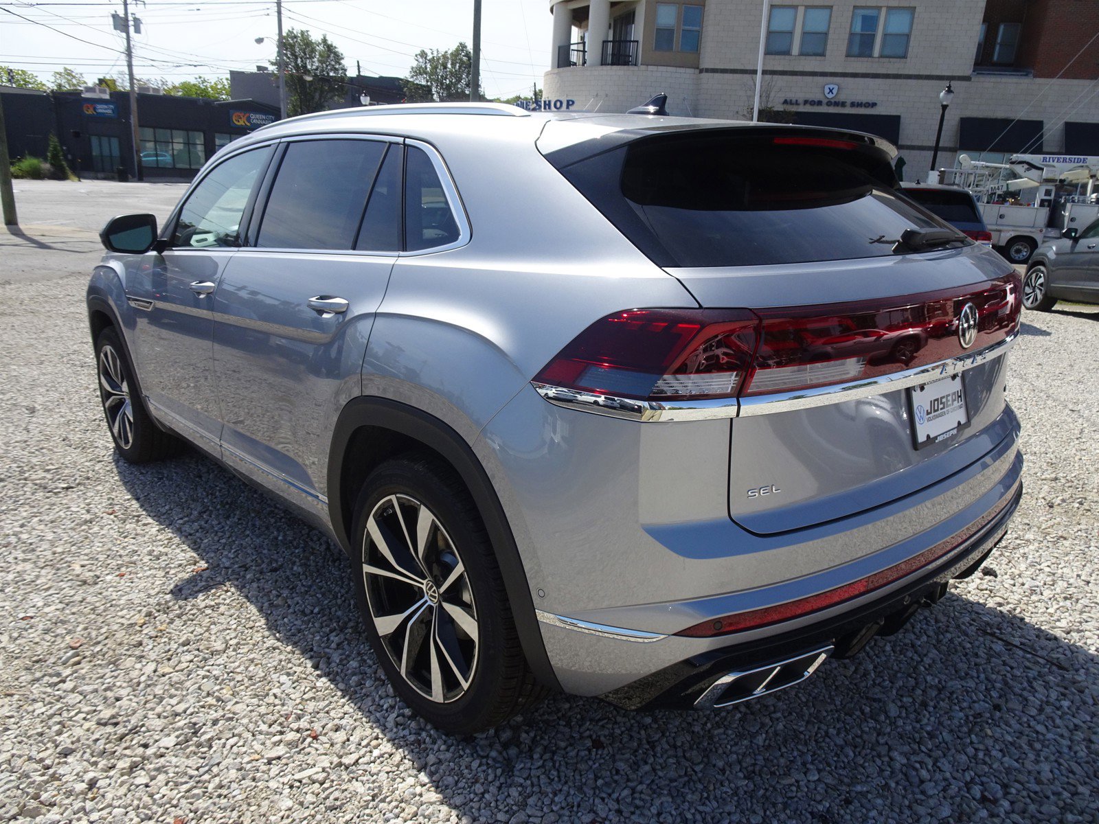 2024 Volkswagen Atlas Cross Sport SEL Premium R-Line photo 4