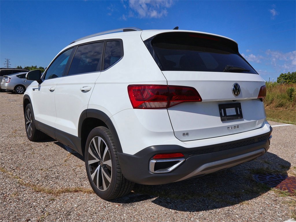 2022 Volkswagen Taos SE photo 2
