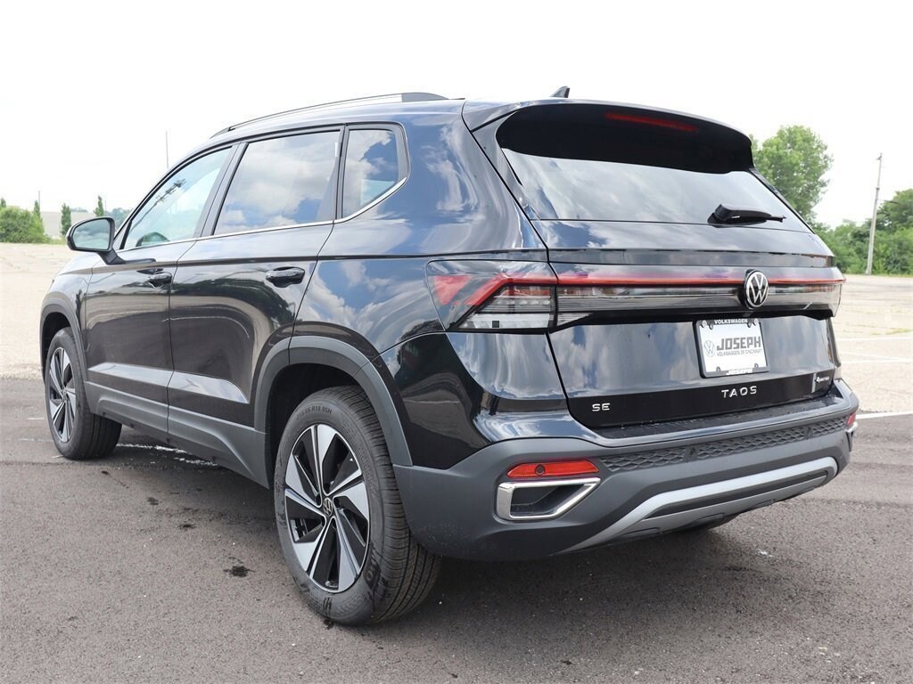 New 2025 Volkswagen Taos 1.5T SE SUV