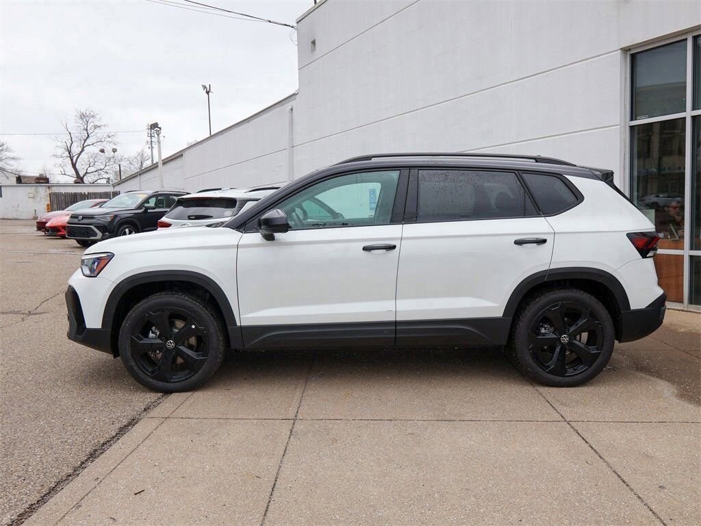 New 2026 Volkswagen Taos 1.5T SE Black SUV