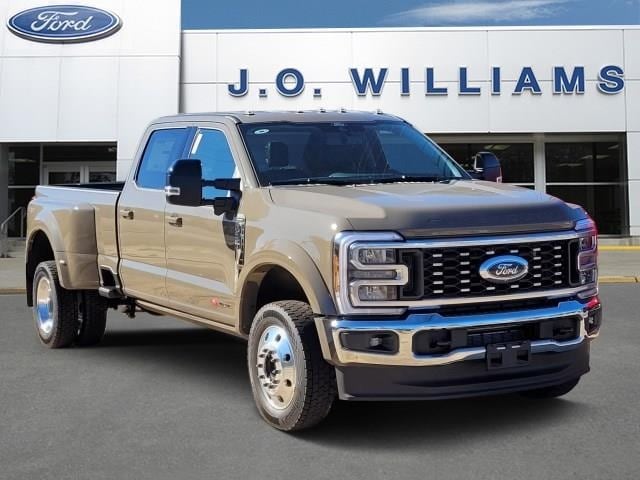 2026 Ford F-450 Super Duty Lariat's photo